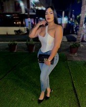 LA CHICA MAS HERMOSA DE ACA Y ESTOY CACHONDA