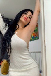 KATA: BELLEZA MORENA BAJITA Y CURVILINEA EN ORENSE